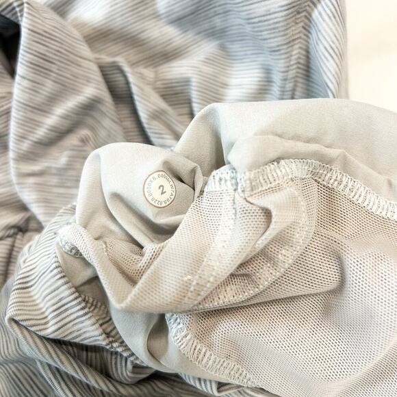 Lululemon On The Fly Space Dye Gray Athletic Shorts Women’s Size 2 EUC - Picture 9 of 9